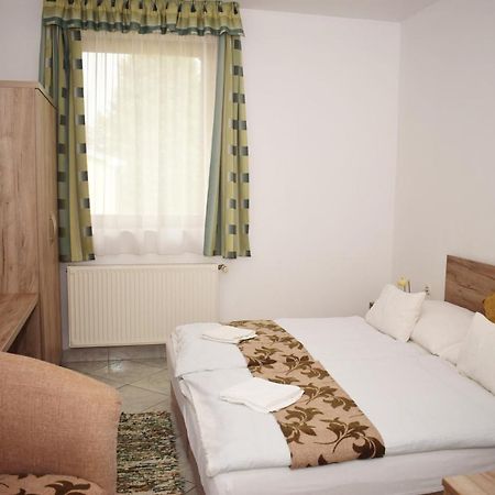 Varga Apartmanhaz 佐洛卡罗斯 外观 照片