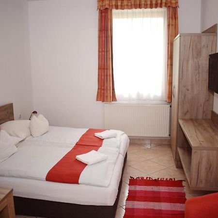 Varga Apartmanhaz 佐洛卡罗斯 外观 照片