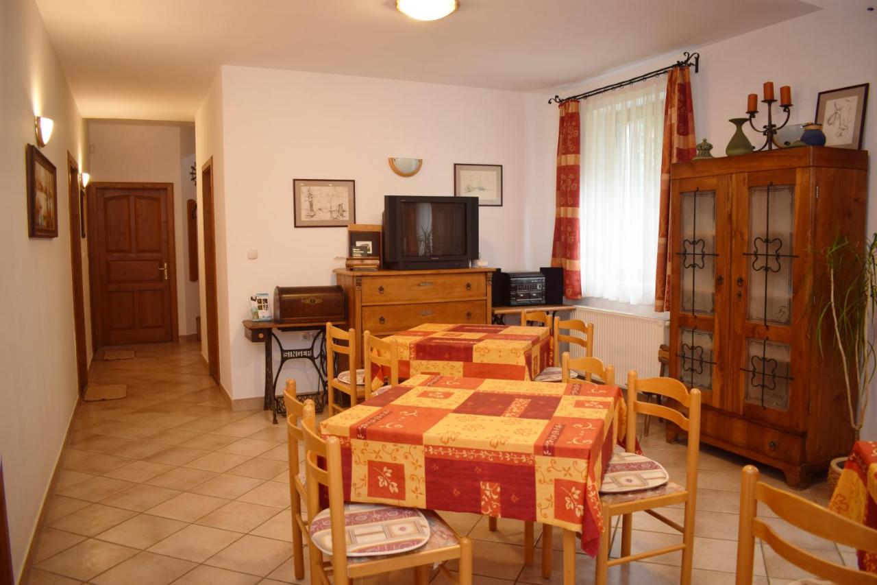 Varga Apartmanhaz 佐洛卡罗斯 外观 照片