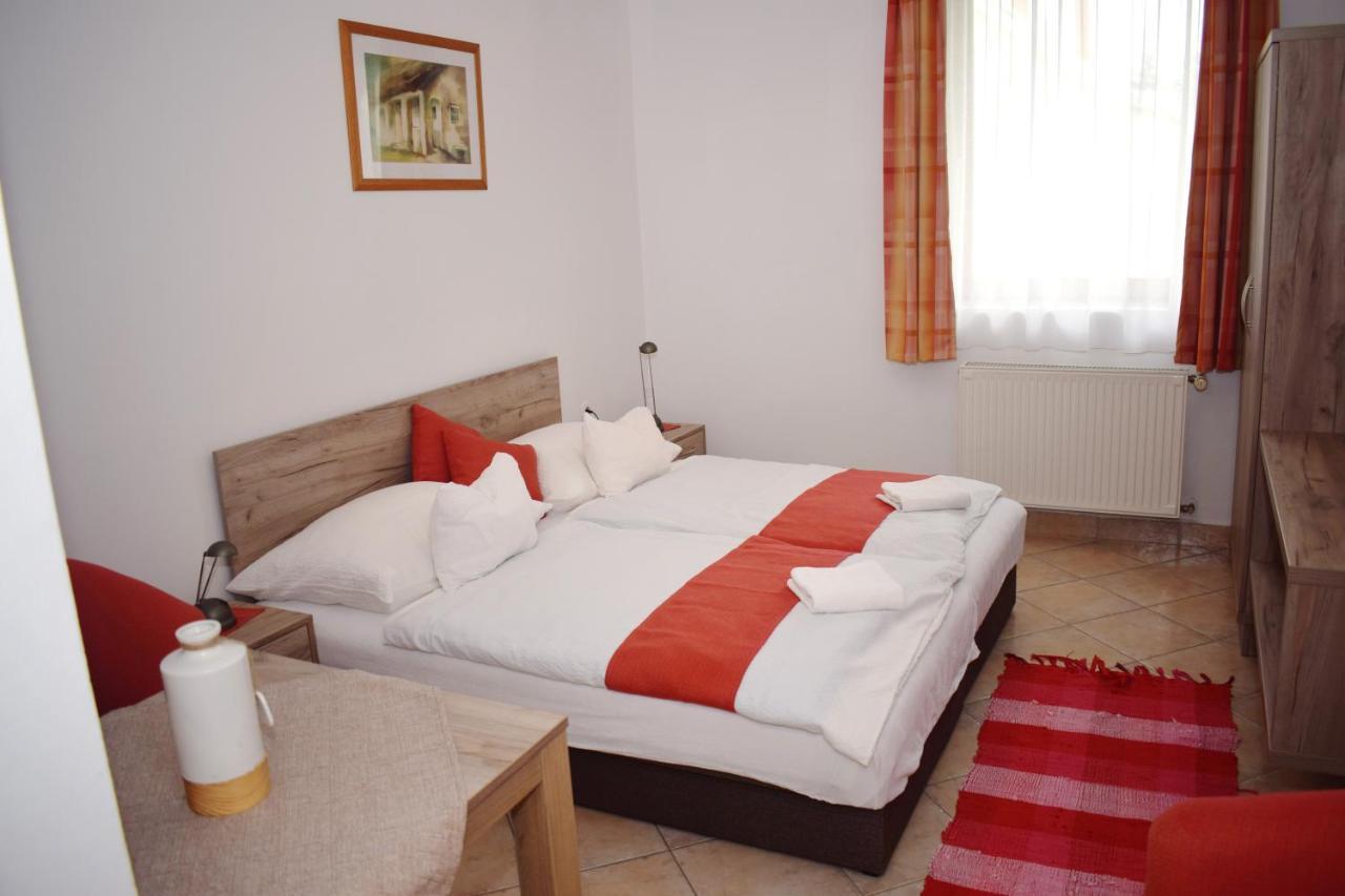 Varga Apartmanhaz 佐洛卡罗斯 外观 照片